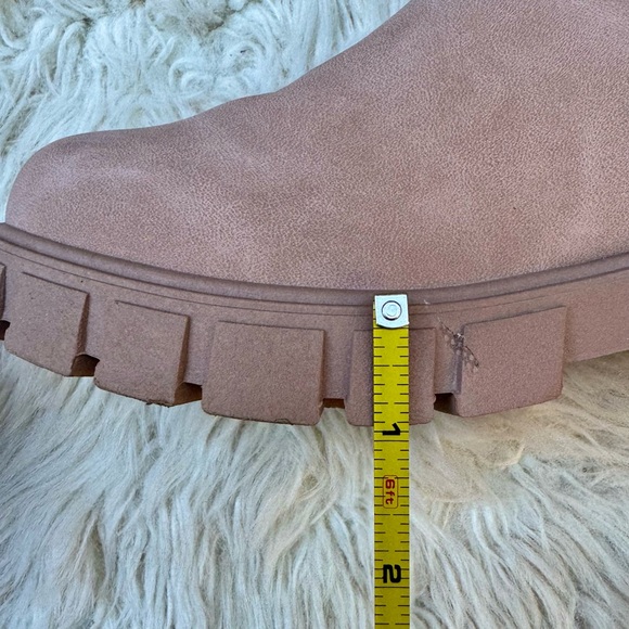 Qupid 💕 Dusty Pink Blush Lug Sole Ankle Faux Suede Fall Booties Womens Size 6 - Picture 9 of 15